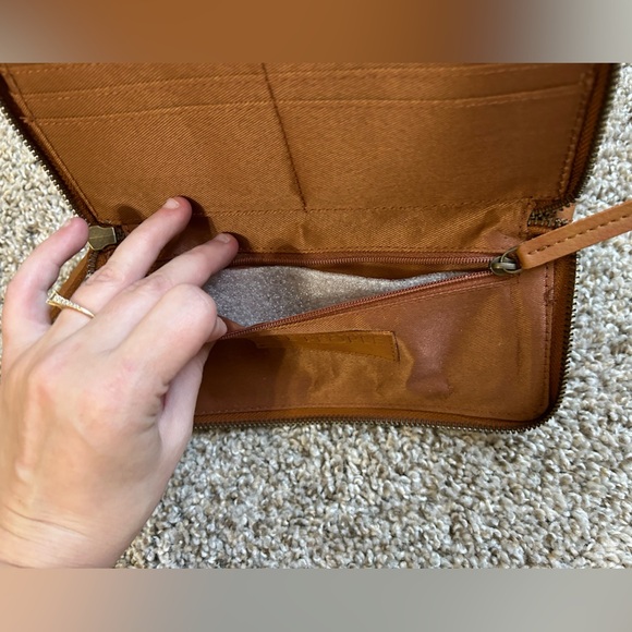 NEW Free People Distressed Vegan Wallet Brown Travel Wristlet Zip Boho Compact - Picture 9 of 11